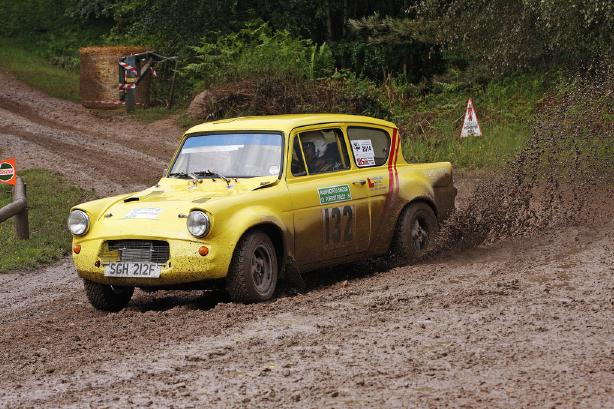 Ford Anglia - Skoda Rally