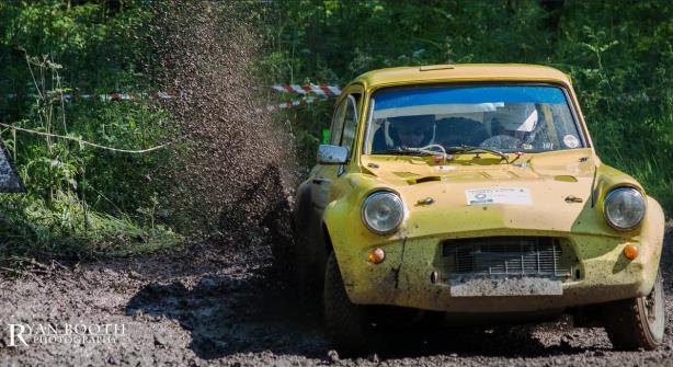 Ford Anglia - Skoda Rally